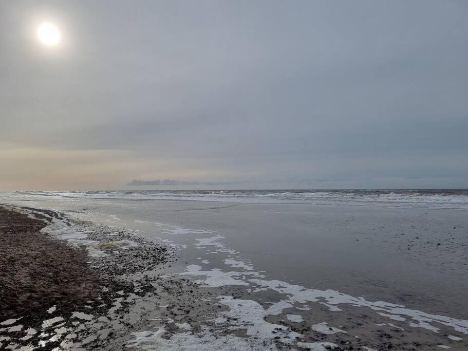Hyggeligt Lille Byhus Lige Mellem Havnen Og Bytorv Ringkøbing Esterno foto